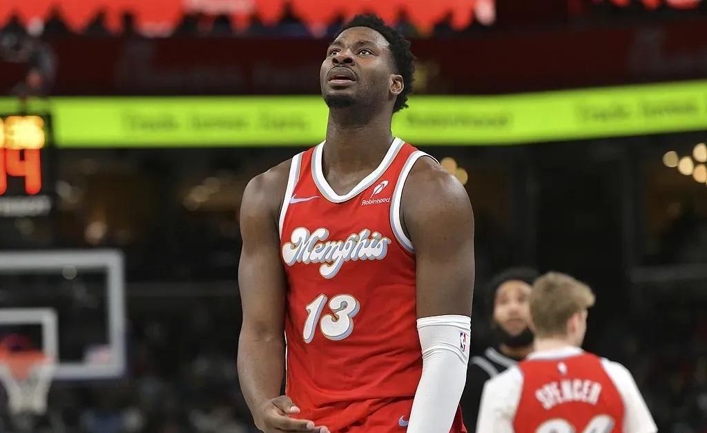 关于灰熊主场战胜马刺，取得开门红的信息