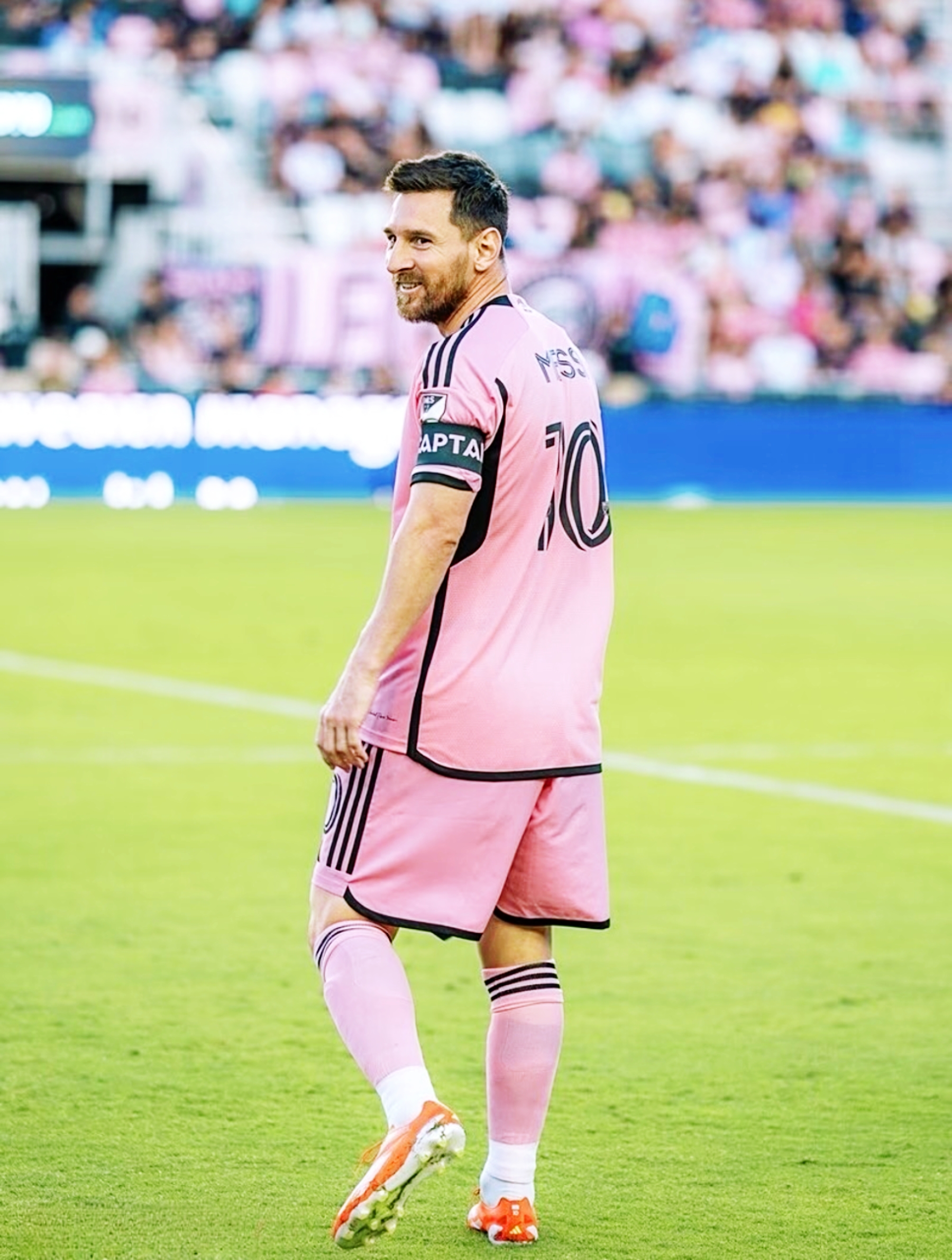 英国球员奋勇夺冠，欧锦赛霸主尽显风采的简单介绍