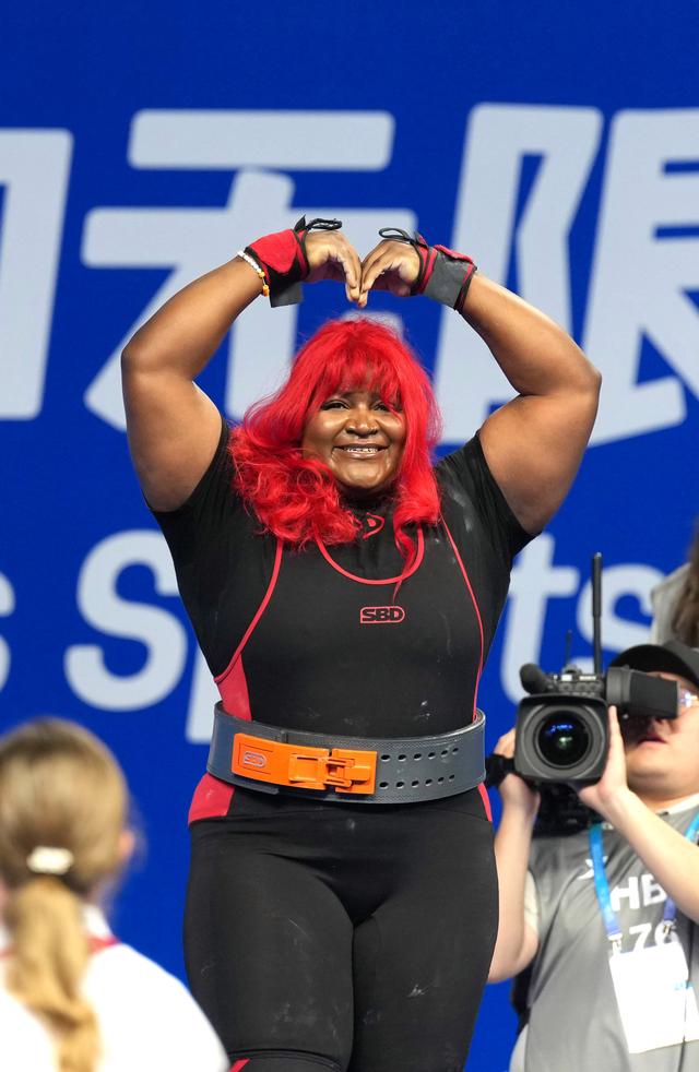 女子举重赛，哥伦比亚选手夺冠