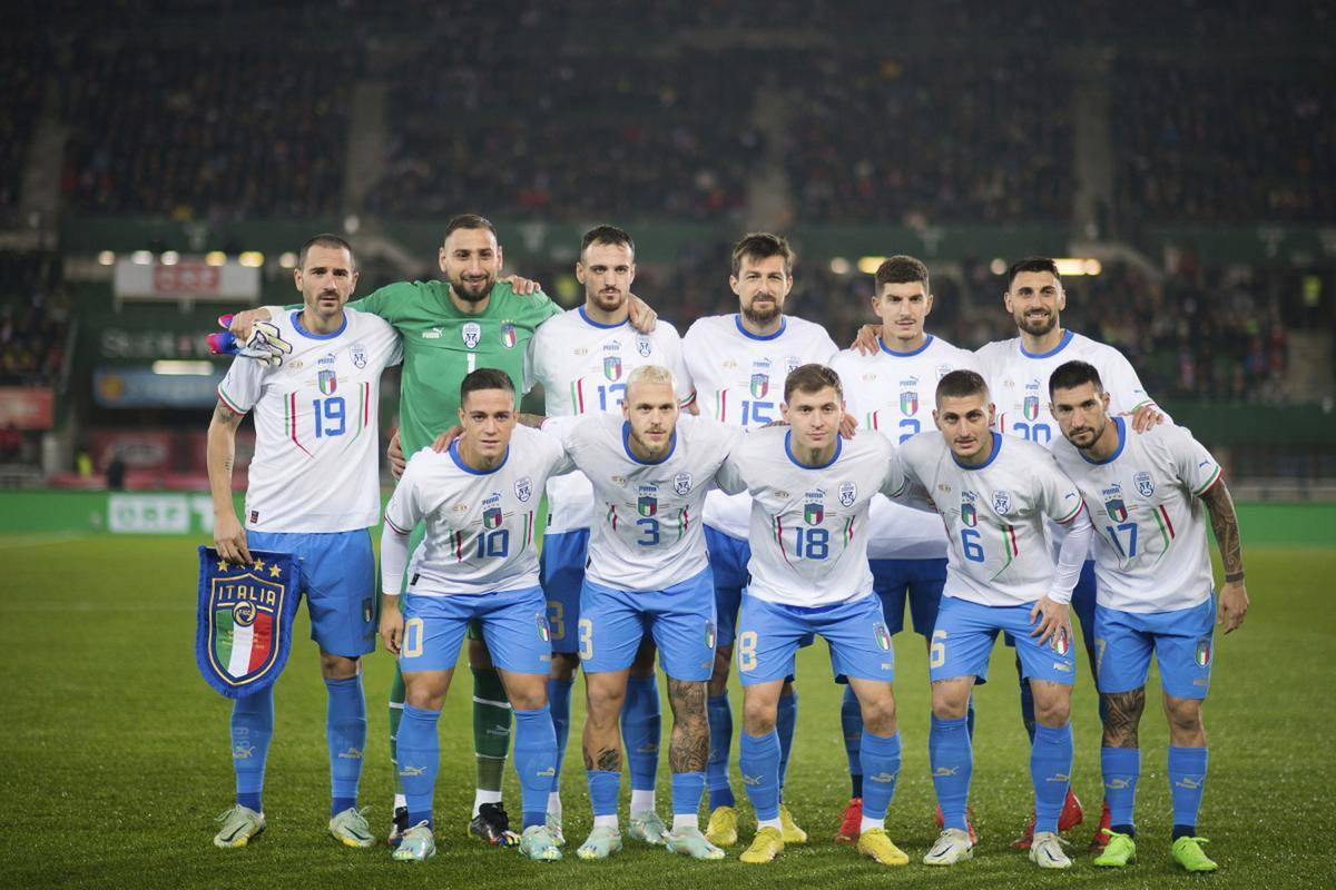 包含圣马力诺队发挥超水平，冲击欧预赛前列的词条