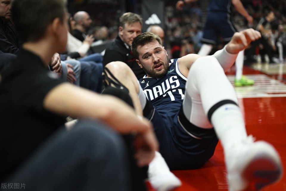 开运体育中国官网-另类表演，球员出奇招惊艳全场的简单介绍